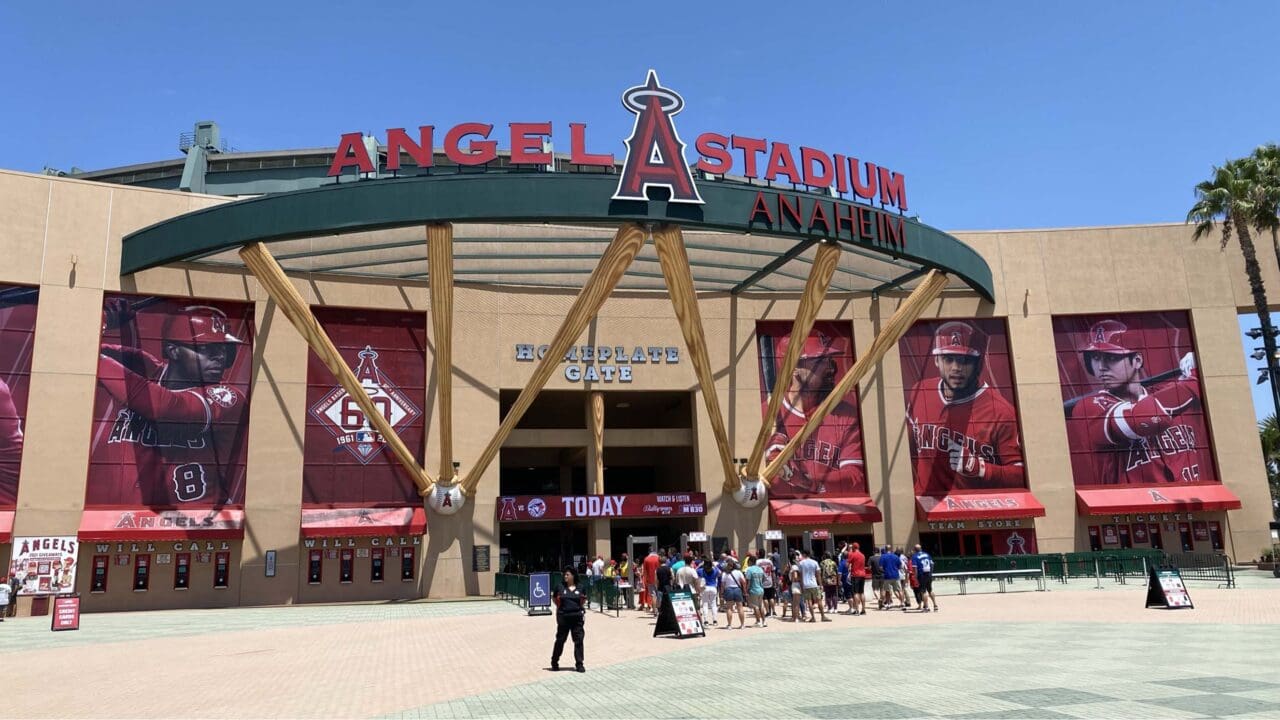 Los Angeles Angels quietly extend their stadium lease until 2032