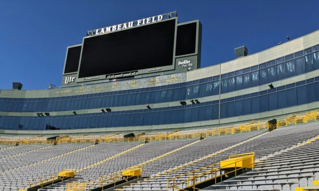 Wisconsin and Notre Dame face off at Lambeau in 2026